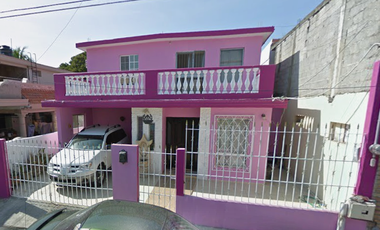 CASA EN VENTA PROF. FELIPE RESENDEZ, LAURO AGURRE, TAMPICO, TAMPS.