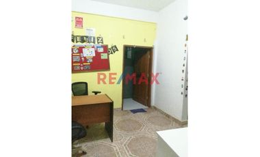 Se Vende Linda Y Amplia Casa En Esquina - Tingo Maria / Huánuco