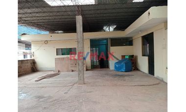 Se Vende Linda Y Amplia Casa En Esquina - Tingo Maria / Huánuco