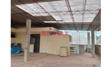 Se Vende Linda Y Amplia Casa En Esquina - Tingo Maria / Huánuco