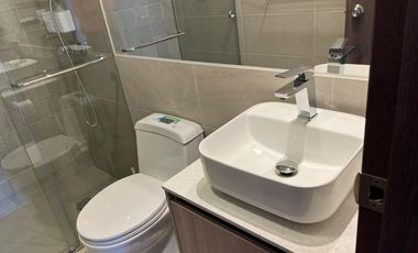En Renta departamento Penthouse de 2 Dormitorios por el Hospital del Río