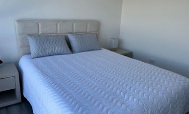 En Renta departamento Penthouse de 2 Dormitorios por el Hospital del Río