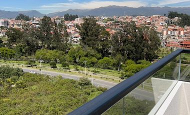 En Renta departamento Penthouse de 2 Dormitorios por el Hospital del Río