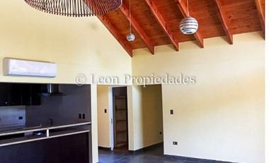 Leon Propiedades vende y arrienda con compromiso de compraventa Gran parcela con casa en condominio, Sector Alhué, Curacaví.