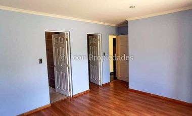 Leon Propiedades vende y arrienda con compromiso de compraventa Gran parcela con casa en condominio, Sector Alhué, Curacaví.