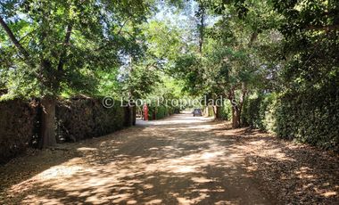 Leon Propiedades vende y arrienda con compromiso de compraventa Gran parcela con casa en condominio, Sector Alhué, Curacaví.