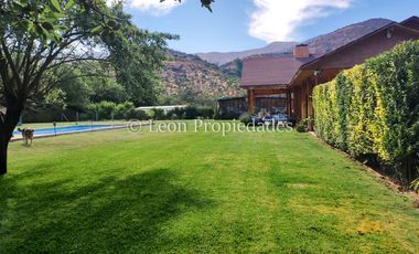 Leon Propiedades vende y arrienda con compromiso de compraventa Gran parcela con casa en condominio, Sector Alhué, Curacaví.