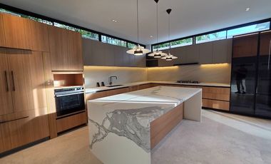 6 Bedroom House For Sale in Alabang Muntinlupa at Alabang Hills Village near Alabang Town Center