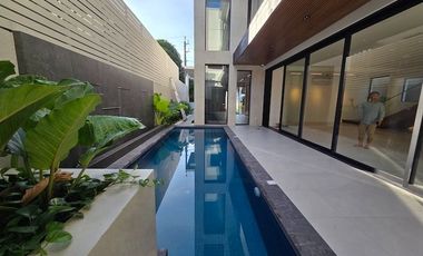 6 Bedroom House For Sale in Alabang Muntinlupa at Alabang Hills Village near Alabang Town Center