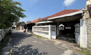 DIJUAL RUMAH HITUNG TANAH DI SOLO DEKAT STASIUN BALAPAN
