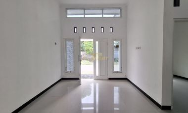 LUAS DAN NYAMAN RUMAH SIAP HUNI DALAM CLUSTER, KALASAN