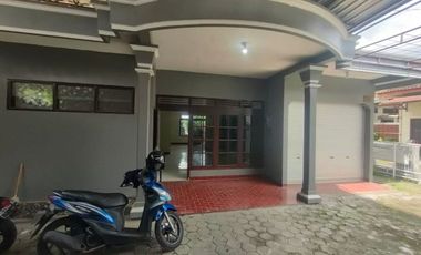 RUMAH KLASIK LUAS LINGKUNGAN NYAMAN AREA GEDONGKUNING YOGYAKARTA