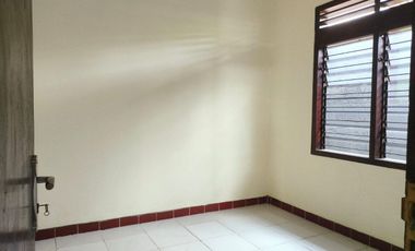 RUMAH KLASIK LUAS LINGKUNGAN NYAMAN AREA GEDONGKUNING YOGYAKARTA