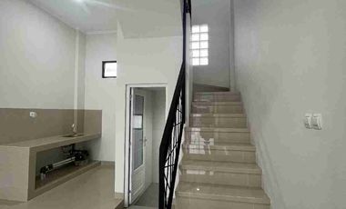 Ruko Siap Pakai Lokasi strategis Parkir Luas Harga Ekonomis dekat Akses Tol Jatibening