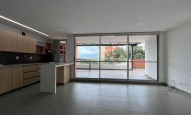 Apartamento en arriendo, en la Loma del Esmeraldal, Envigado, Antioquia