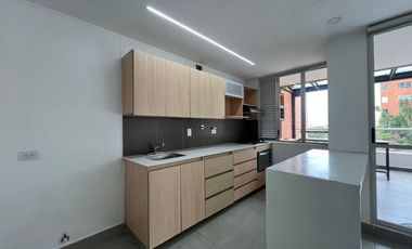 Apartamento en arriendo, en la Loma del Esmeraldal, Envigado, Antioquia