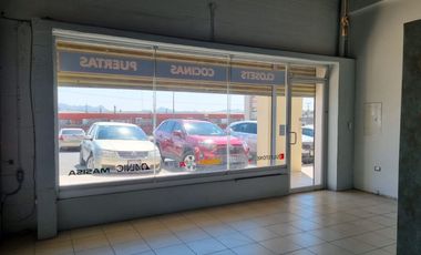 LOCAL DE 102 M2 EN PLAZA COMERCIAL SOBRE PERIFERICO DE LA JUNVENTUD CON AMPLIO ESTACIONAMIENTO