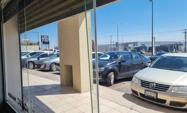 LOCAL DE 102 M2 EN PLAZA COMERCIAL SOBRE PERIFERICO DE LA JUNVENTUD CON AMPLIO ESTACIONAMIENTO