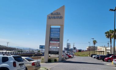 LOCAL DE 102 M2 EN PLAZA COMERCIAL SOBRE PERIFERICO DE LA JUNVENTUD CON AMPLIO ESTACIONAMIENTO