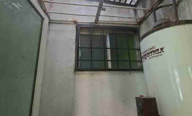 EXCELENTE PROPIEDAD CON 3 LOCALES COMERCIALES Y UN DEPARTAMENTO U OFICINA
