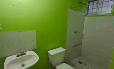 EXCELENTE PROPIEDAD CON 3 LOCALES COMERCIALES Y UN DEPARTAMENTO U OFICINA