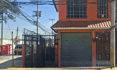 EXCELENTE PROPIEDAD CON 3 LOCALES COMERCIALES Y UN DEPARTAMENTO U OFICINA
