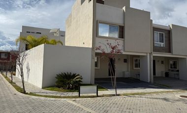 TESALIA - CASA EN ESQUINA MARAVILLOSA EN AMPLITUD