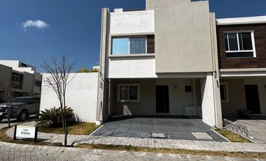 TESALIA - CASA EN ESQUINA MARAVILLOSA EN AMPLITUD