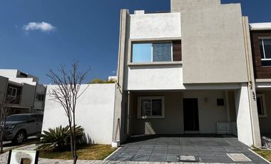 TESALIA - CASA EN ESQUINA MARAVILLOSA EN AMPLITUD