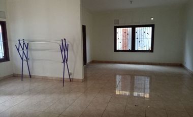 Rumah 2 lantai Dekat Mall Pejaten (Penvil) dan Halte Busway, Bisa Untuk Kantor