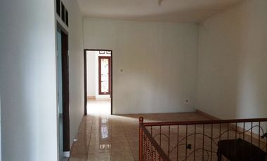 Rumah 2 lantai Dekat Mall Pejaten (Penvil) dan Halte Busway, Bisa Untuk Kantor