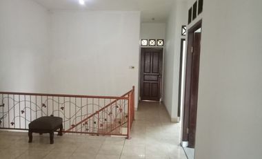 Rumah 2 lantai Dekat Mall Pejaten (Penvil) dan Halte Busway, Bisa Untuk Kantor