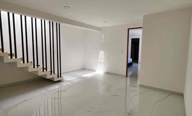 SE VENDE CASA EN CONDOMINIO EN Primaria Amado Nervo, Avenida Deportiva MZ 009, Metepec, México, México