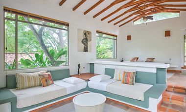 TE ALQUILO LINDA FINCA VILLA ROCIO INFORMES AL3244230770 EN LA MESA LOS ESPERAMOS.