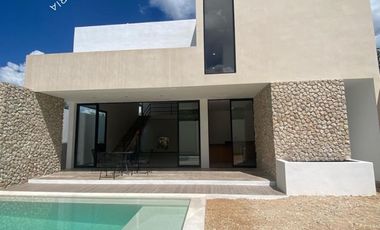 Casa en venta con alberca y 4 recámaras en Dzitya, Mérida