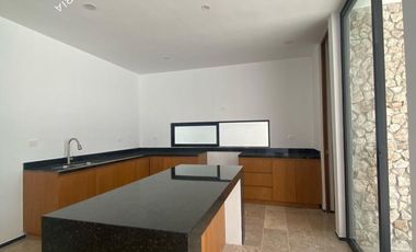 Casa en venta con alberca y 4 recámaras en Dzitya, Mérida