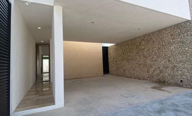 Casa en venta con alberca y 4 recámaras en Dzitya, Mérida