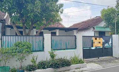 Rumah disewakan di Nusukan, Surakarta, Jawa Tengah