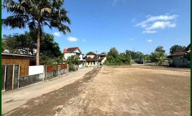 Jual Homestay Jogja di Jl. Kaliurang Km. 10 Gaya Minimalis Ada Kolam Renang