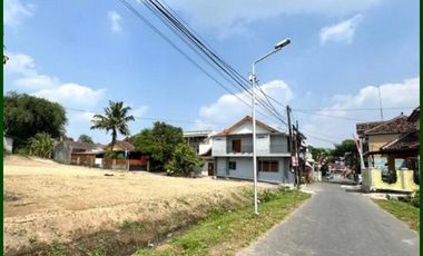 Jual Homestay Jogja di Jl. Kaliurang Km. 10 Gaya Minimalis Ada Kolam Renang