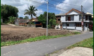 Jual Homestay Jogja di Jl. Kaliurang Km. 10 Gaya Minimalis Ada Kolam Renang