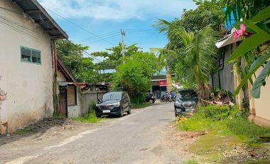 Land in the heart of Cakranegara, close to Pejanggik Street.