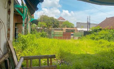 Land in the heart of Cakranegara, close to Pejanggik Street.