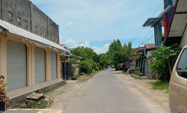 Land in the heart of Cakranegara, close to Pejanggik Street.