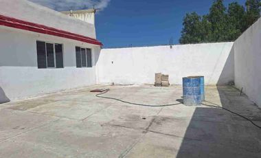 EN AVENIDA PRINCIPAL