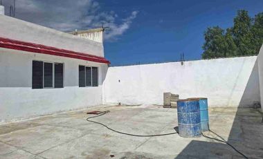 EN AVENIDA PRINCIPAL