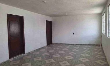 EN AVENIDA PRINCIPAL