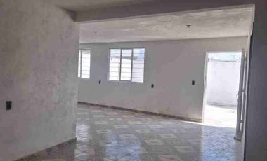 EN AVENIDA PRINCIPAL