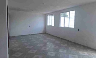 EN AVENIDA PRINCIPAL