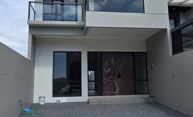 Dijual Rumah Baru 2 Lantai Ternyaman di Setraduta Grande